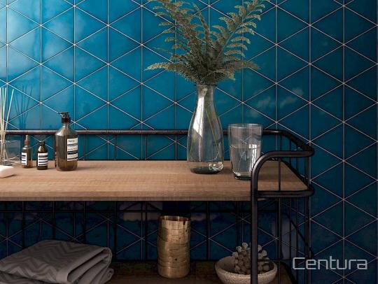 Room scene with Scale Triangolo ceramic tile in Electric Blue